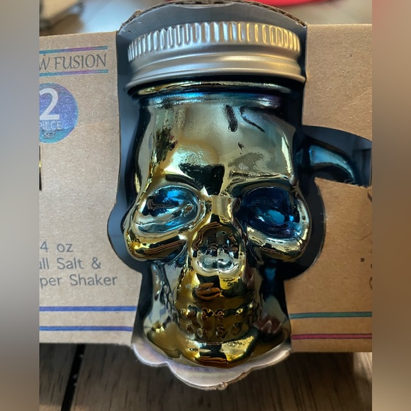 Skull 💀 Salt 🧂 and Pepper Shaker, 4 oz, 2 Piece Set, NIB - Picture 5 of 8